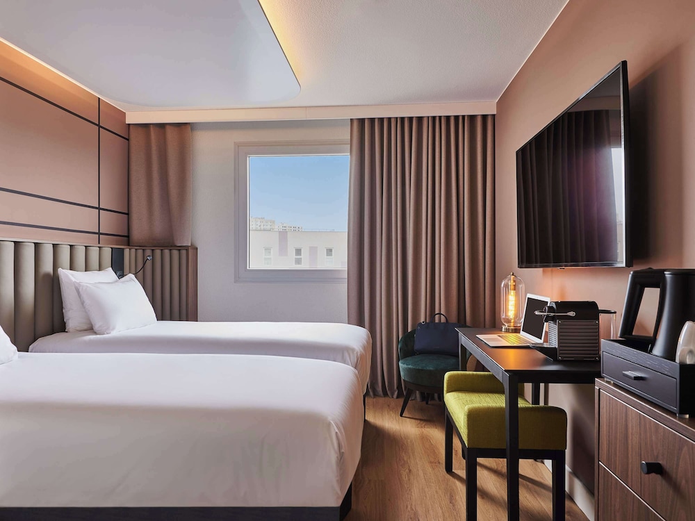 Mercure Paris Nanterre 18