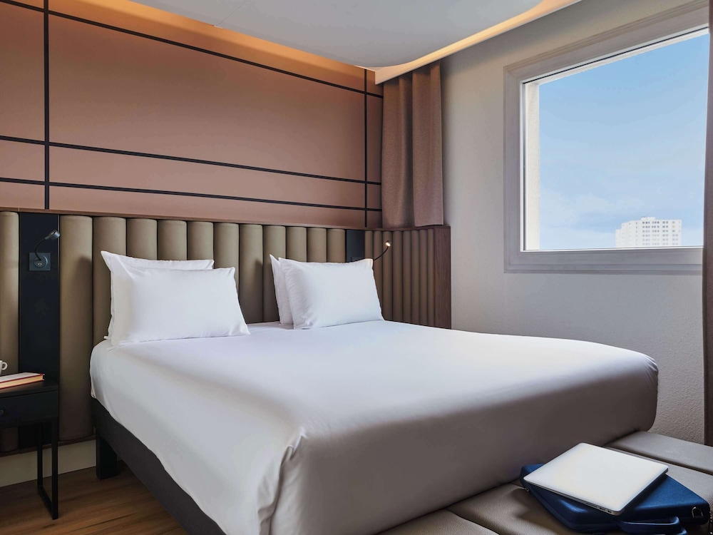 Mercure Paris Nanterre 11