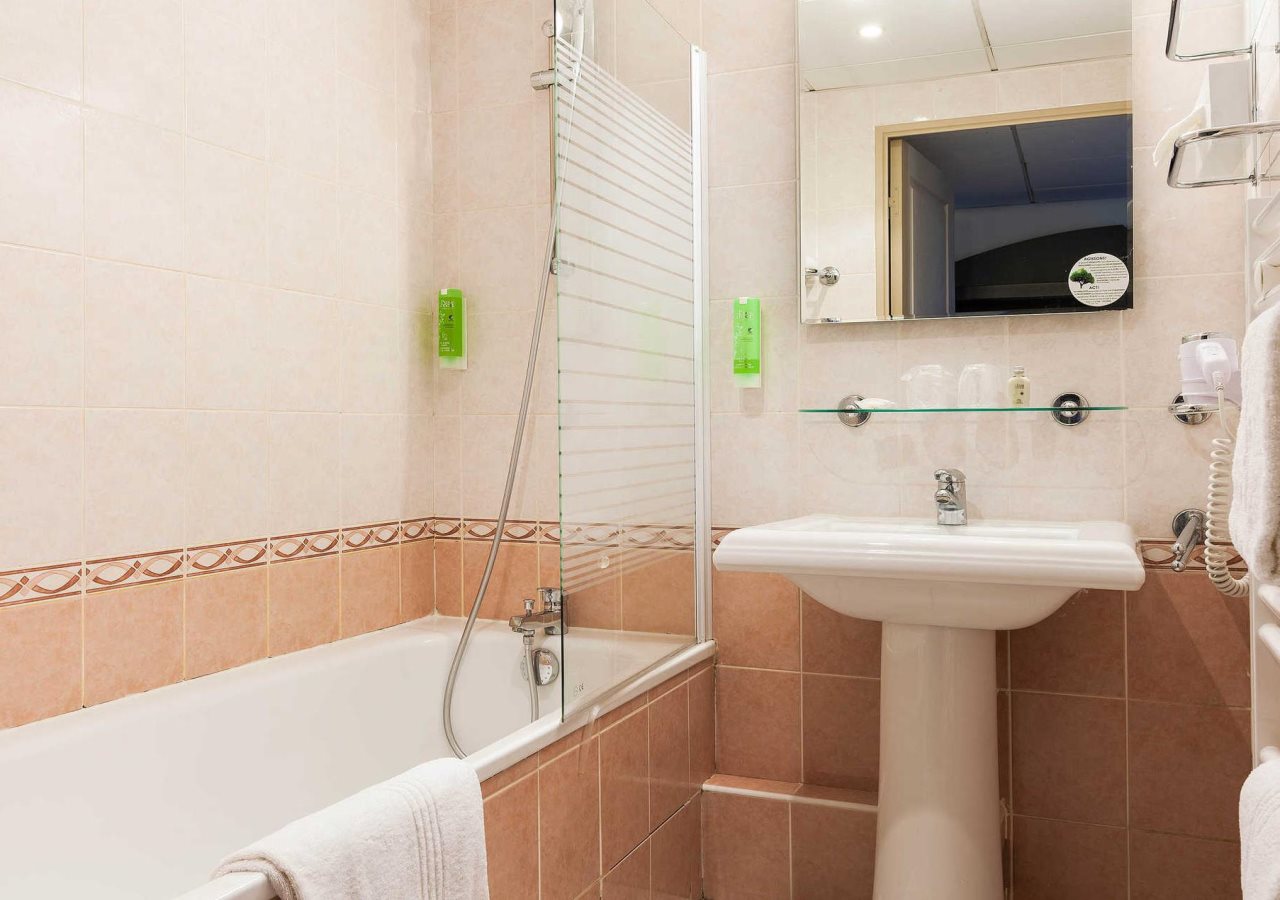Quality Suites Maisons-Laffitte Paris Ouest 9