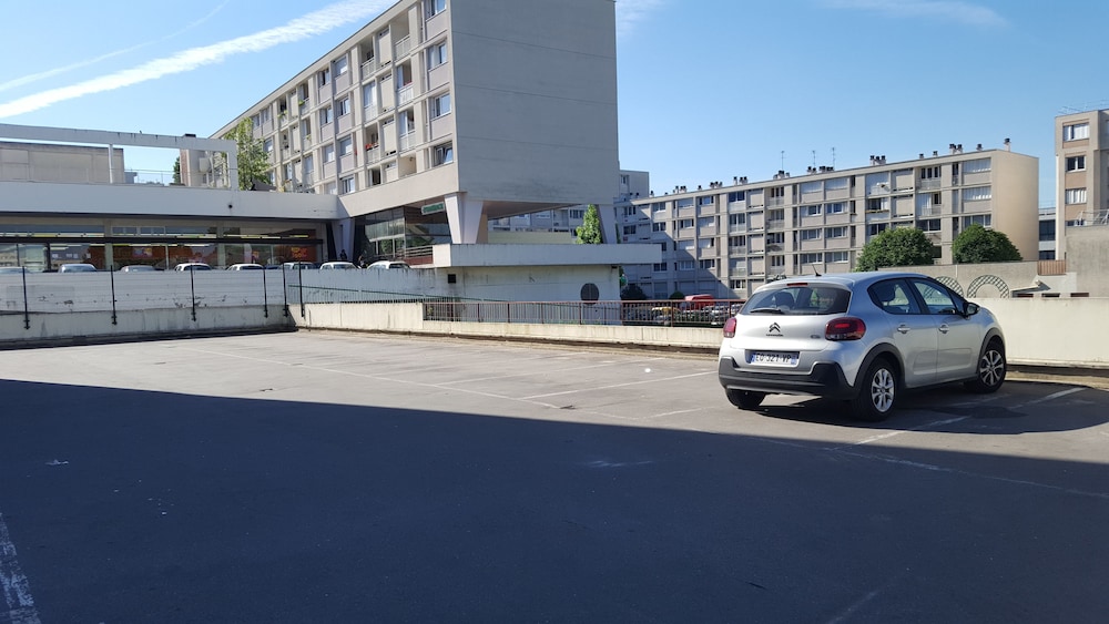 ibis Budget Fresnes 14