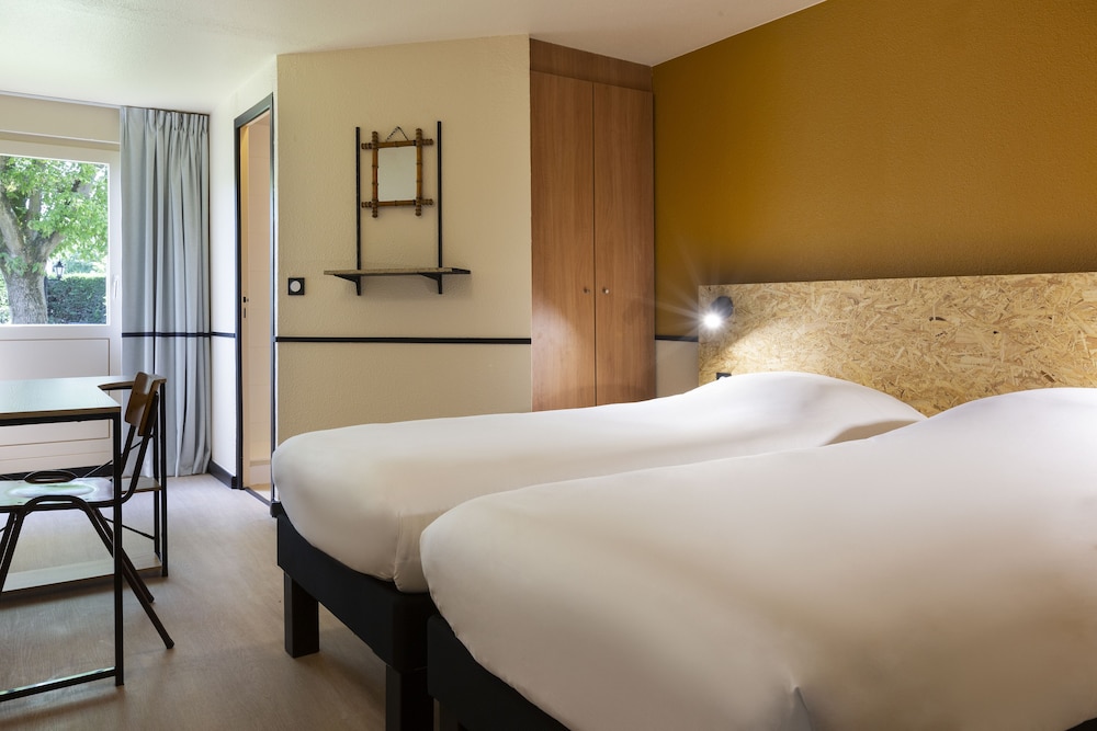 Greet Hotel Villeneuve La Garenne 5