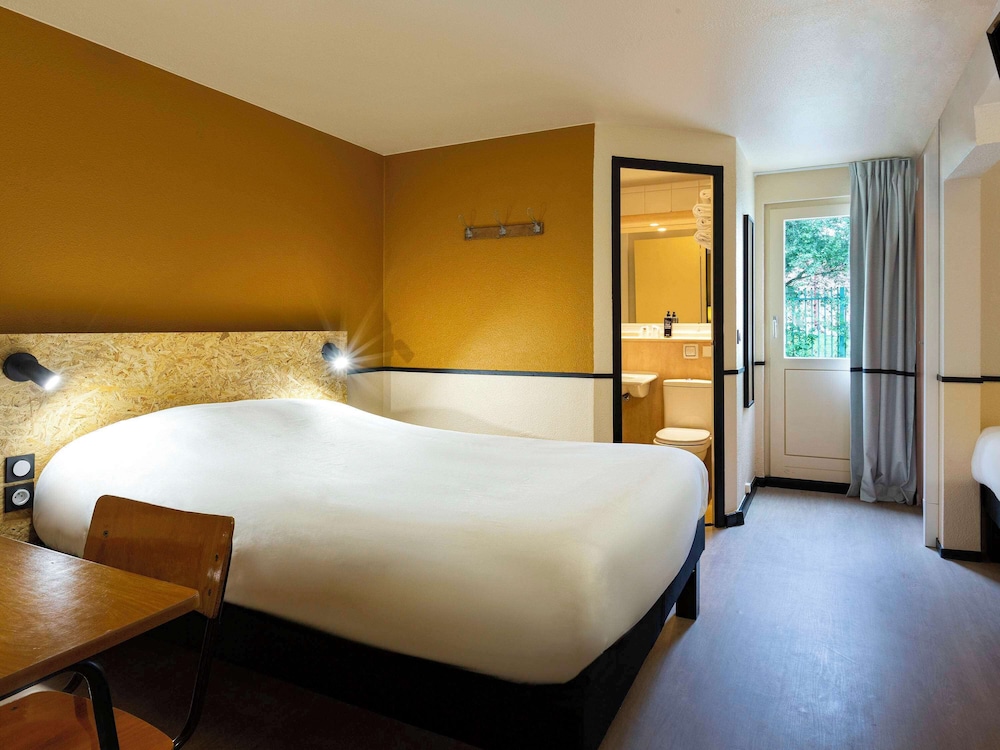 Greet Hotel Villeneuve La Garenne 1
