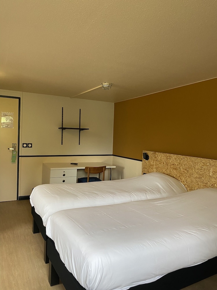 Greet Hotel Villeneuve La Garenne 9