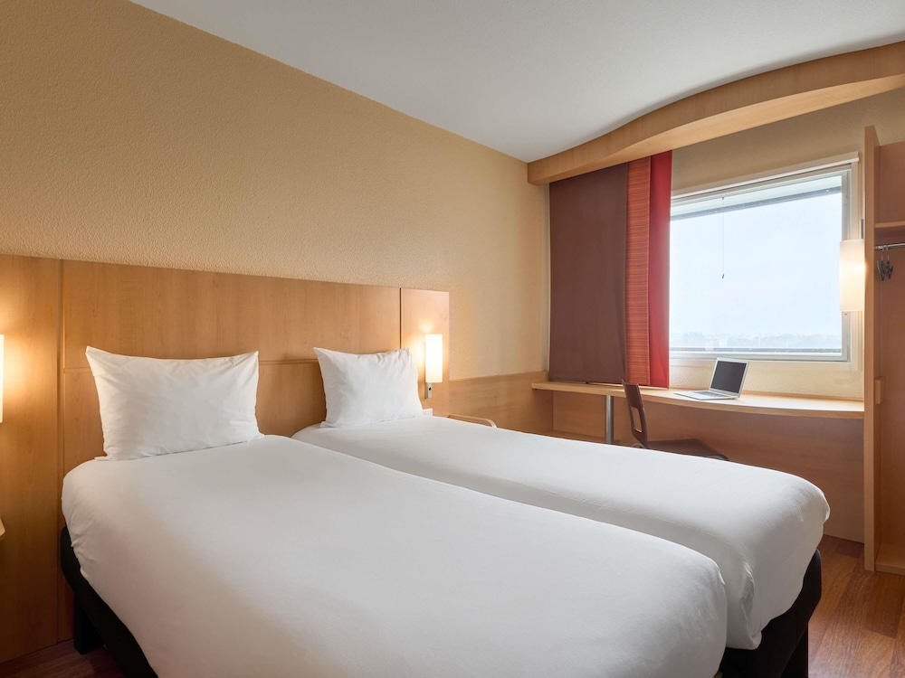 ibis Paris La Defense Esplanade 13