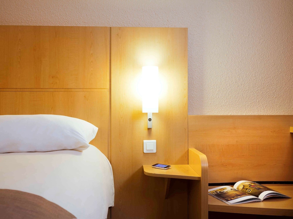 ibis Paris La Defense Esplanade 8