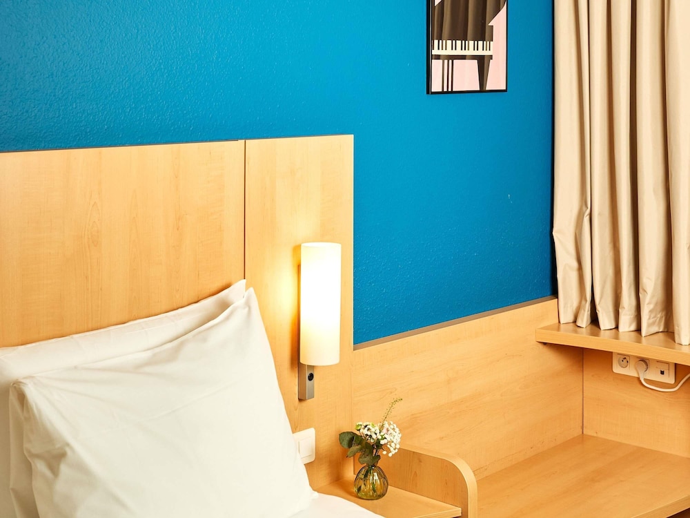 ibis Paris La Defense Esplanade 11