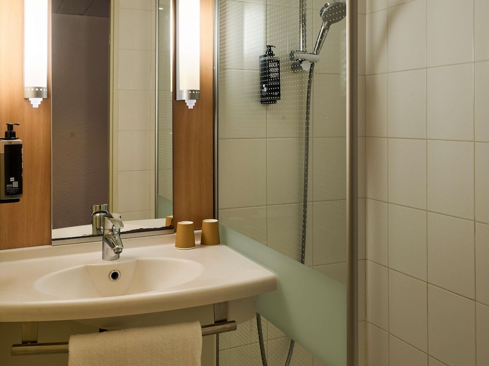 ibis Paris La Defense Esplanade 17