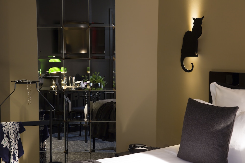 Le Chat Noir Design 24