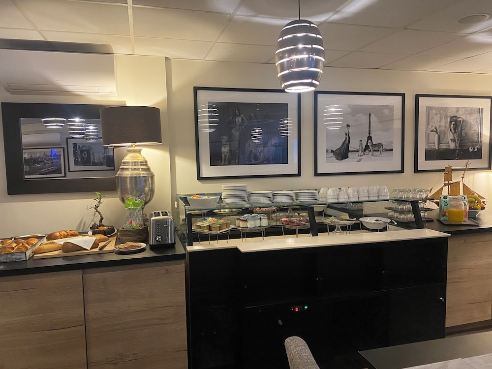 Brit Hotel Confort Orly Morangis 23