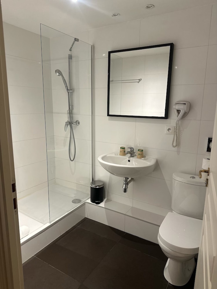Brit Hotel Confort Orly Morangis 17
