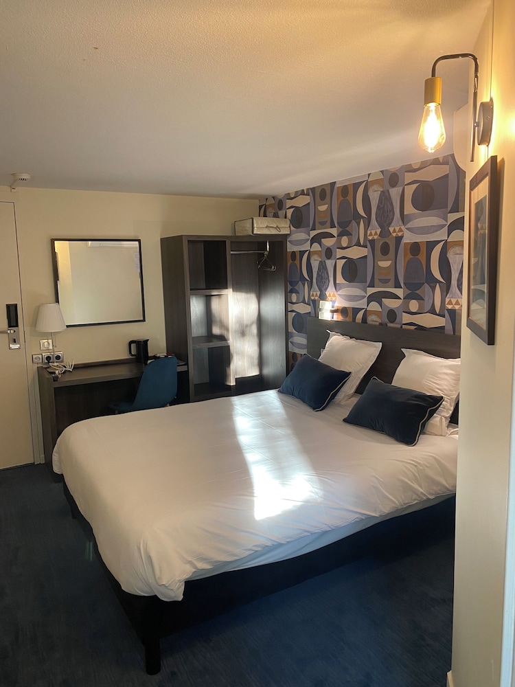 Brit Hotel Confort Orly Morangis 15