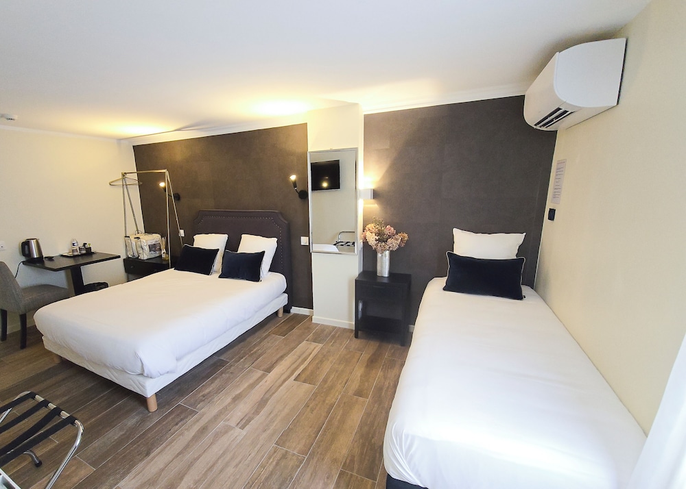 Brit Hotel Confort Orly Morangis 12