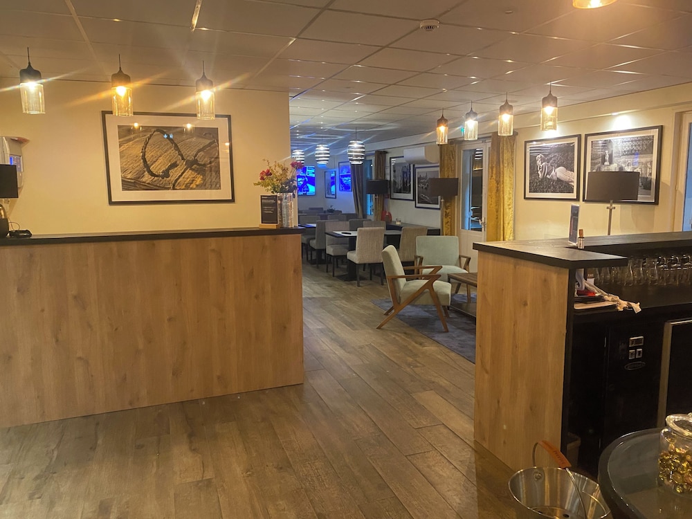 Brit Hotel Confort Orly Morangis 2