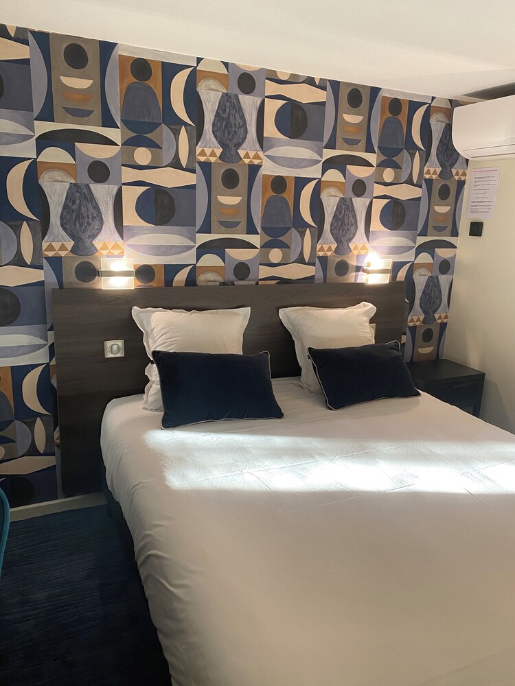 Brit Hotel Confort Orly Morangis 8