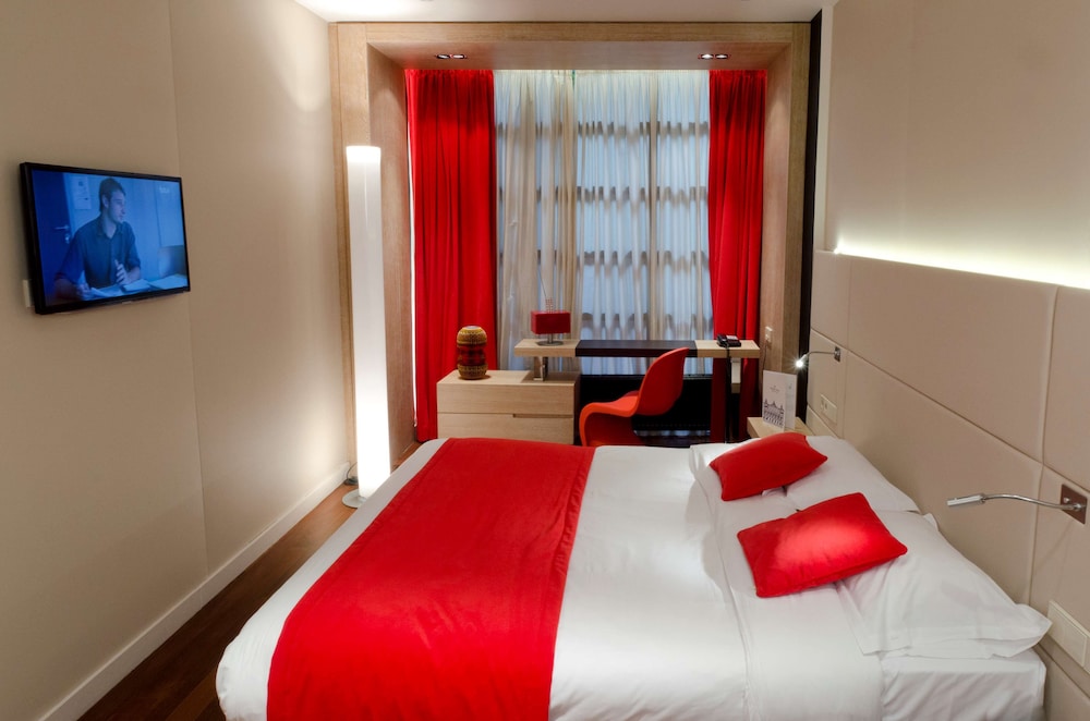 Golden Tulip Opera de Noailles 12