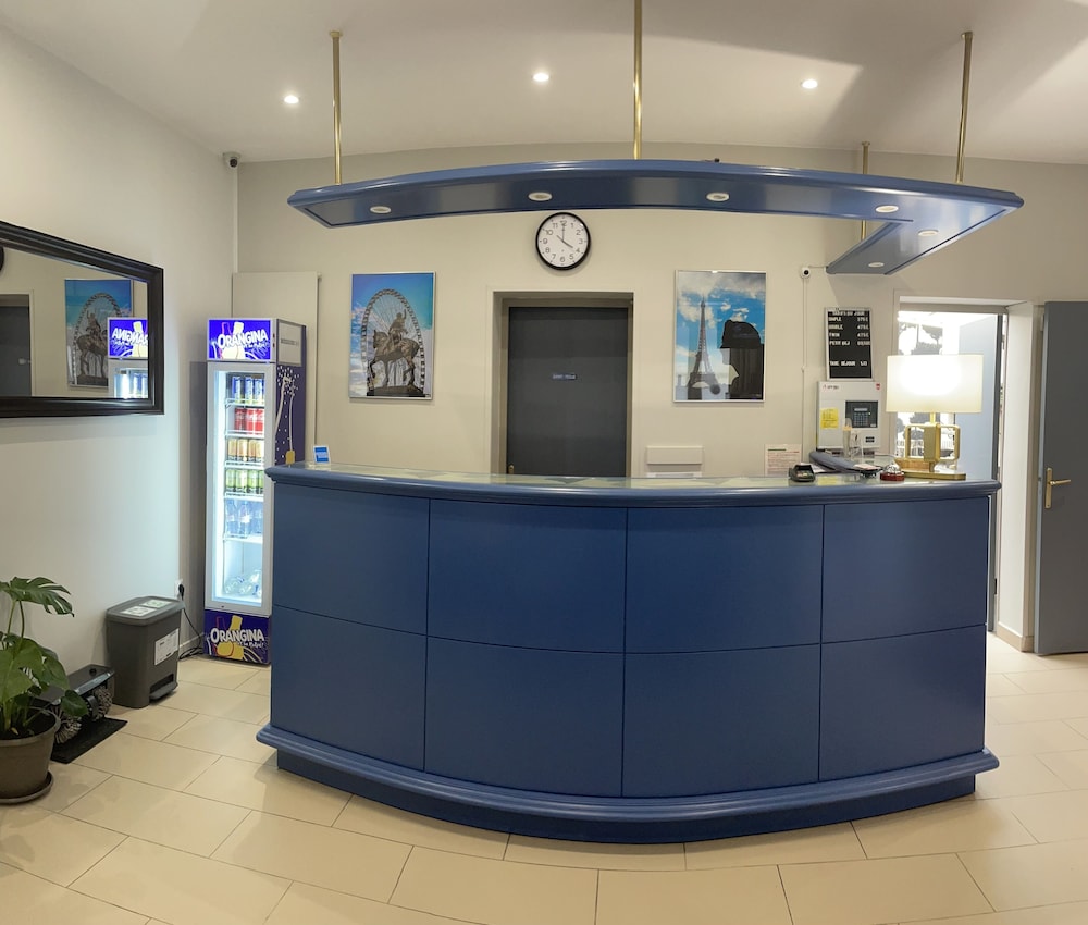 Hipotel Paris Lilas Gambetta 1