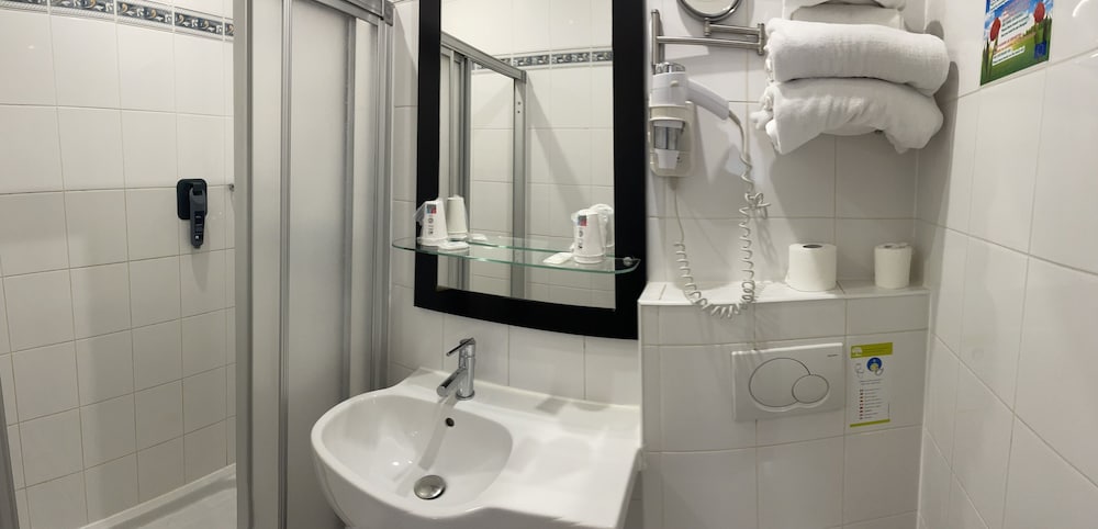Hipotel Paris Lilas Gambetta 20