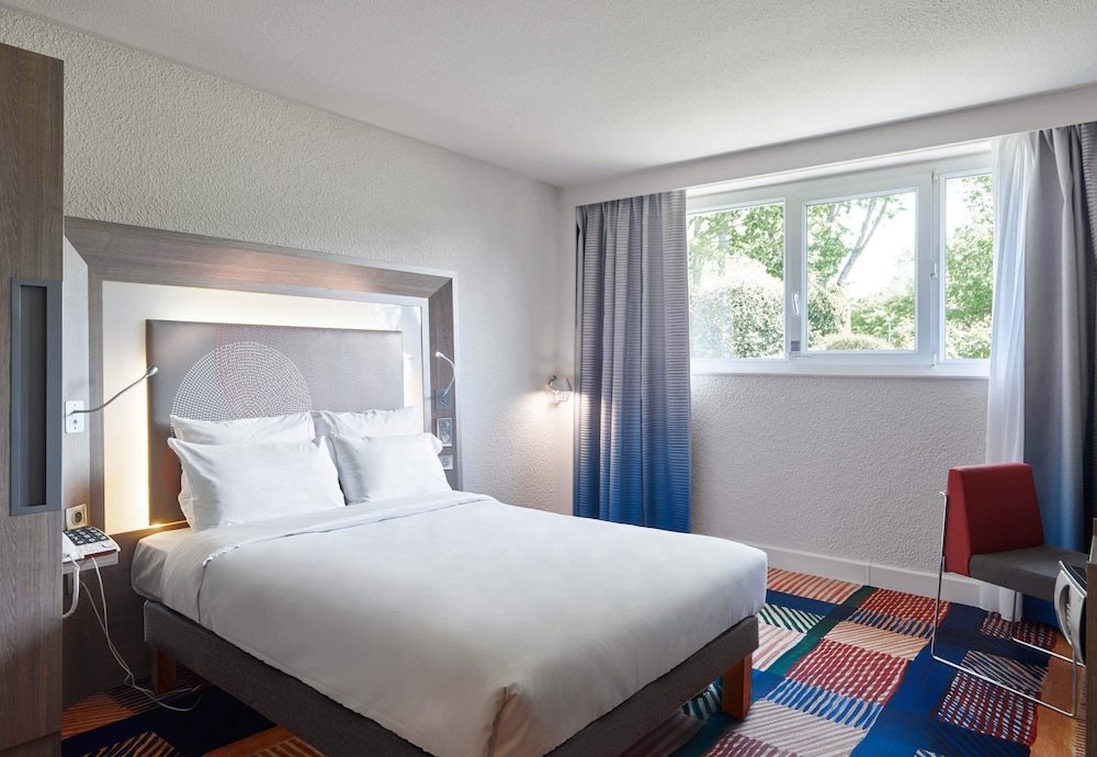 B&B HOTEL Cergy Port 10