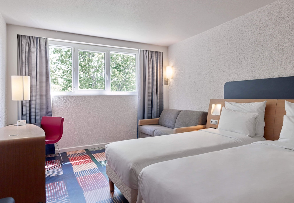 B&B HOTEL Cergy Port 13
