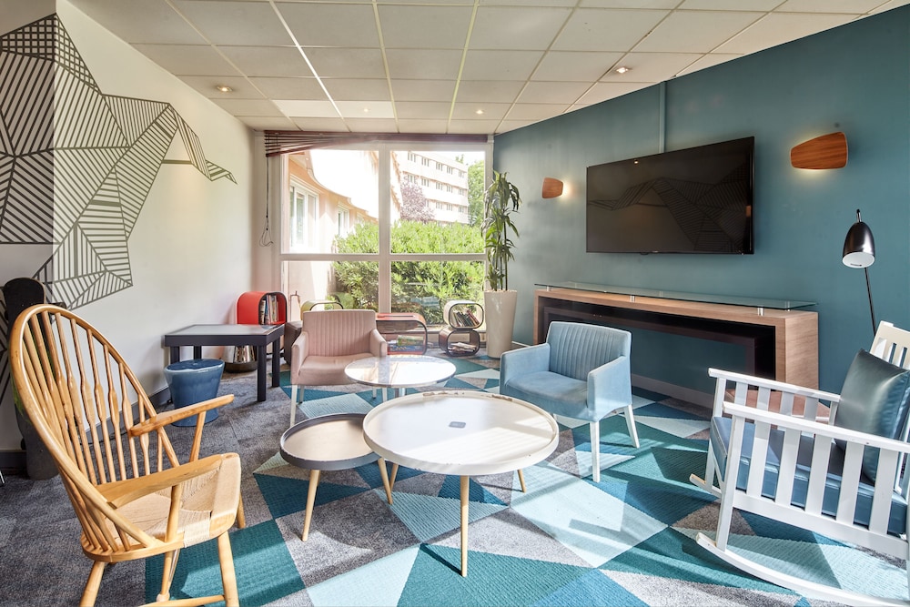 B&B HOTEL Cergy Port 5
