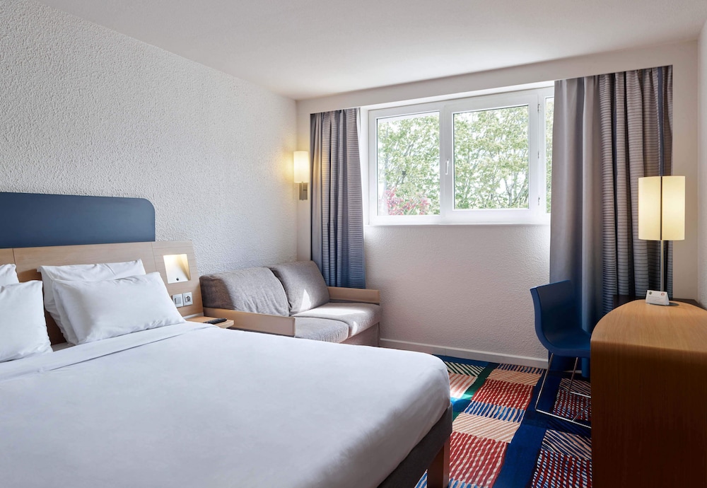 B&B HOTEL Cergy Port 14