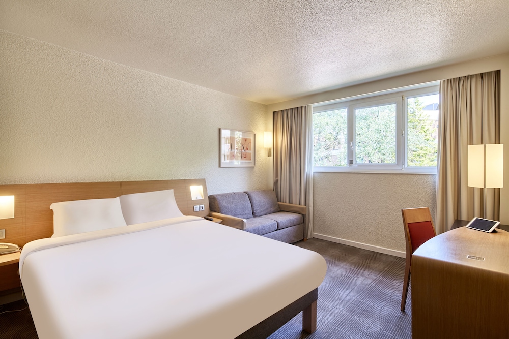 B&B HOTEL Cergy Port 8