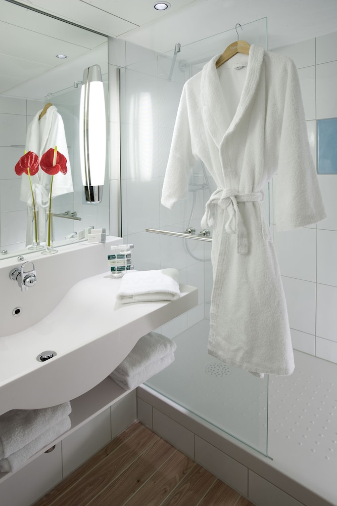 Mercure Paris le Bourget 23