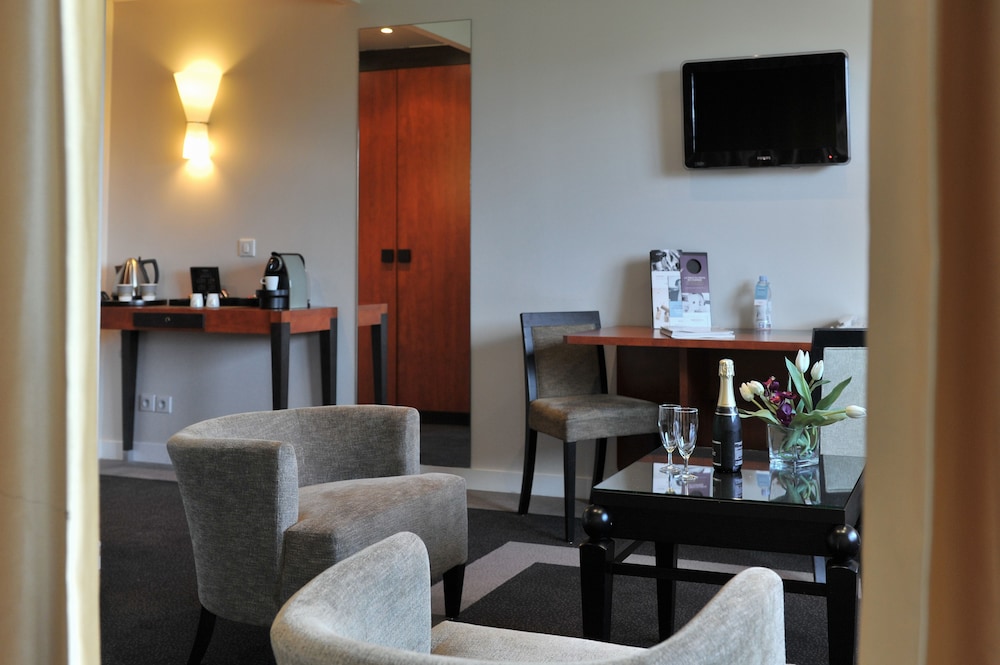 Mercure Maurepas Saint Quentin 24