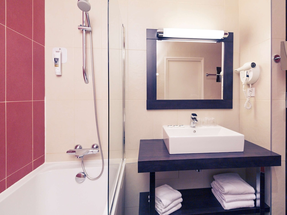 Mercure Maurepas Saint Quentin 18
