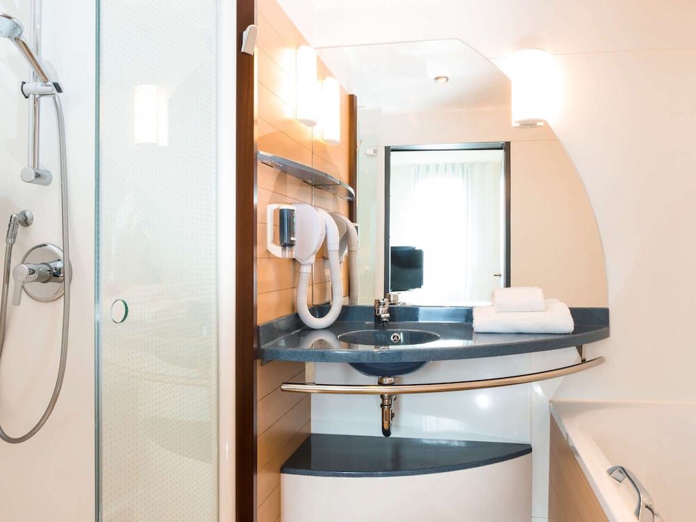 Novotel Suites Paris CDG Airport Villepinte 10