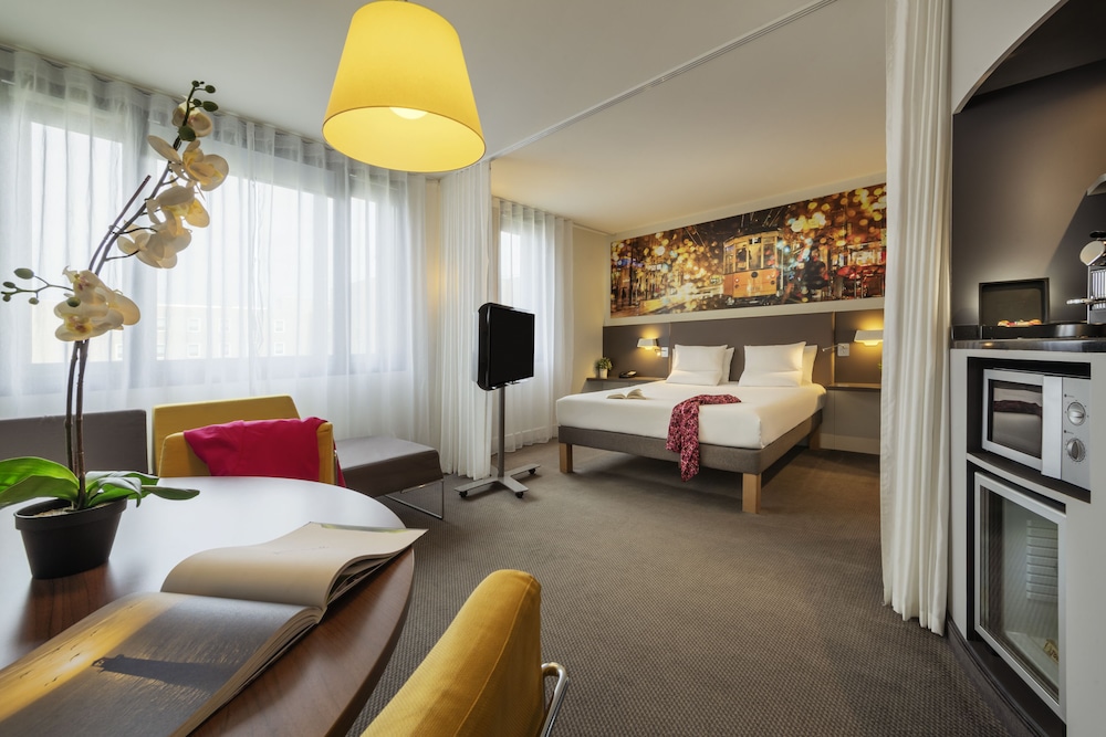 Novotel Suites Paris CDG Airport Villepinte 1