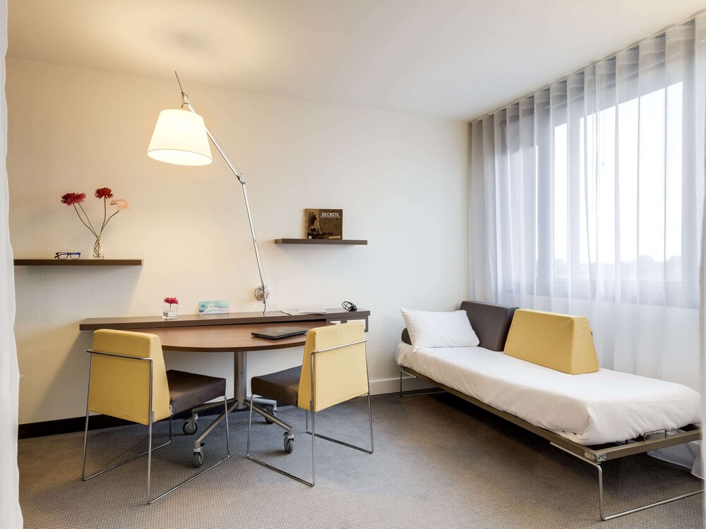 Novotel Suites Paris CDG Airport Villepinte 12