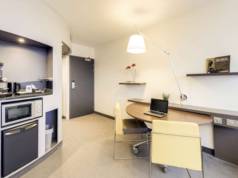 Novotel Suites Paris CDG Airport Villepinte 11