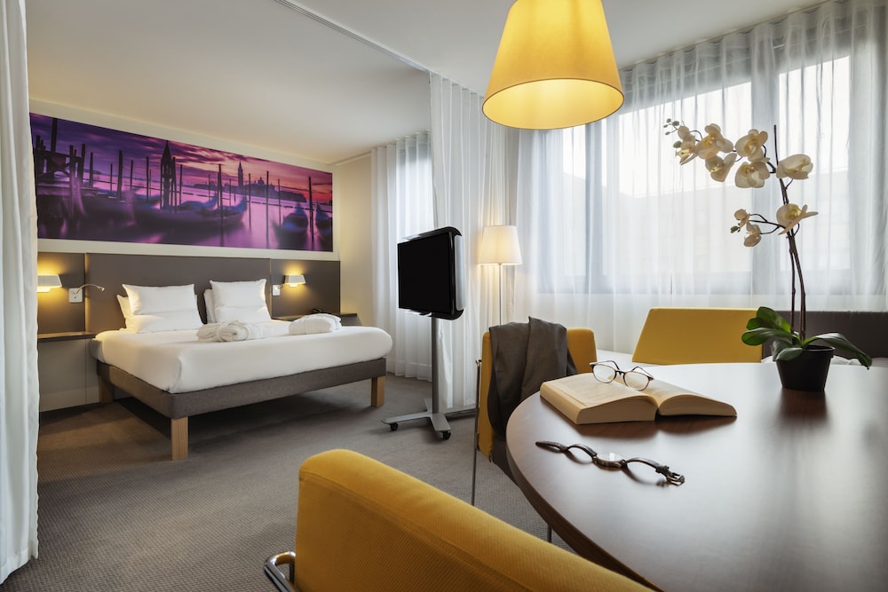 Novotel Suites Paris CDG Airport Villepinte 13