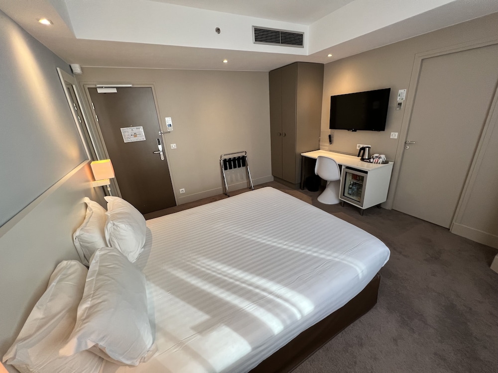 Holiday Inn Paris Auteuil 18