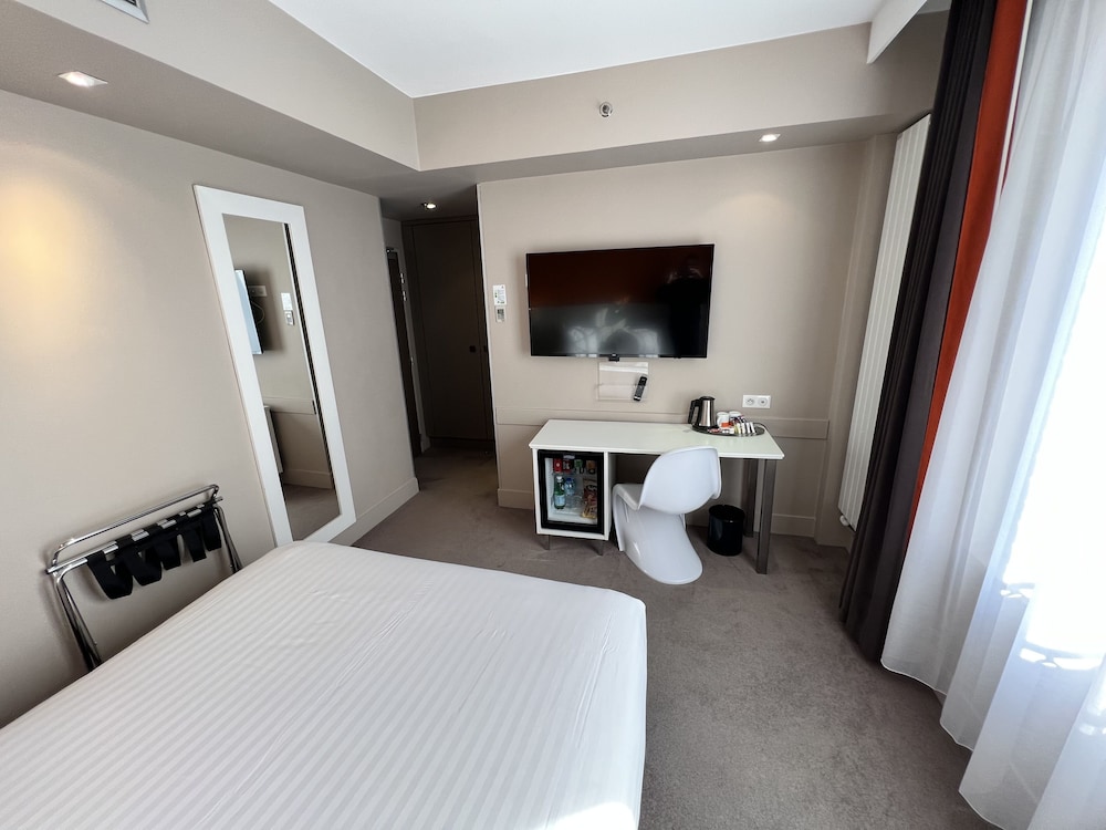 Holiday Inn Paris Auteuil 19