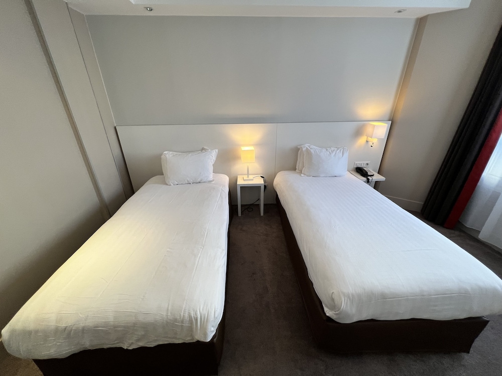 Holiday Inn Paris Auteuil 13