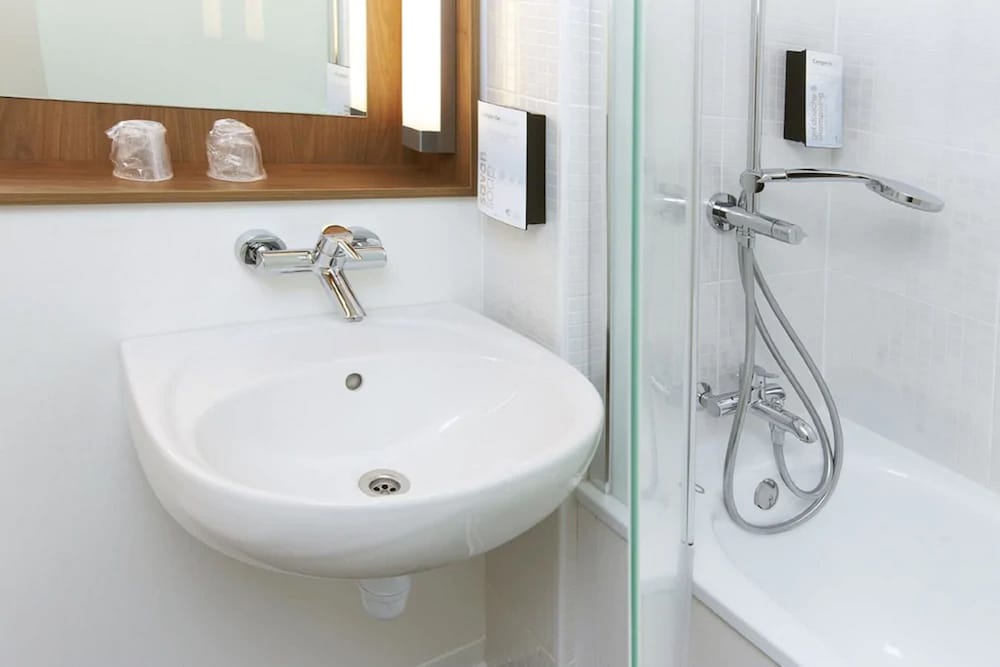 Hotel Campanile Paris Est - Bobigny 18