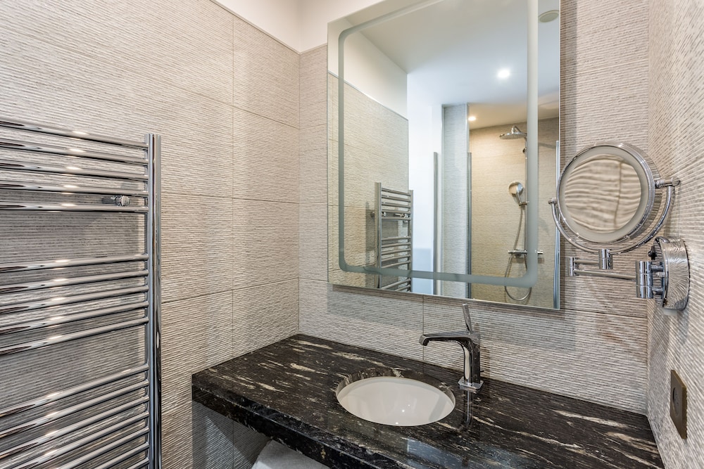 Chalgrin Boutique Hotel 13