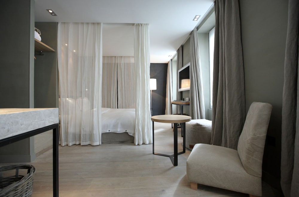 Hidden Hotel 18