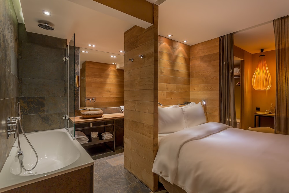 Hidden Hotel 22