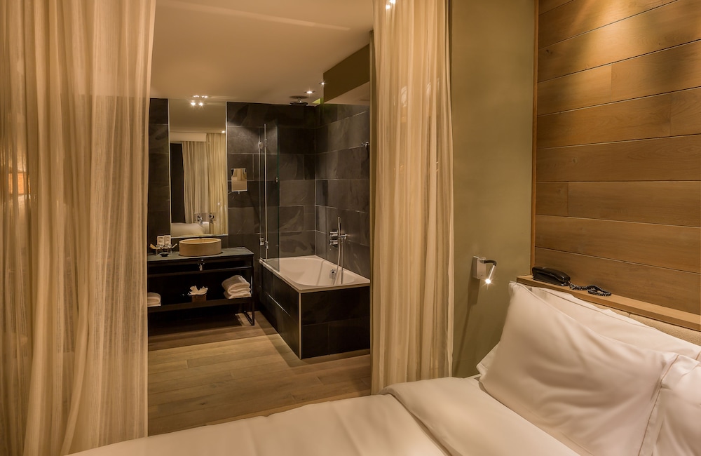 Hidden Hotel 21