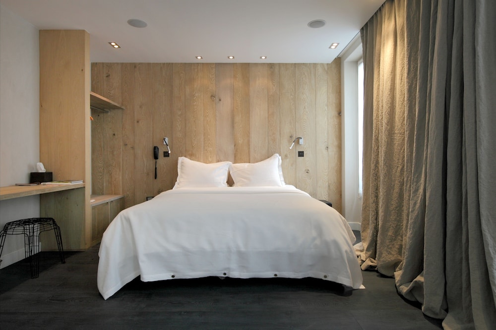 Hidden Hotel 19