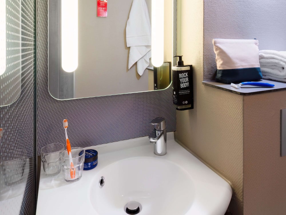 Hôtel ibis Cergy-Pontoise Le Port 21