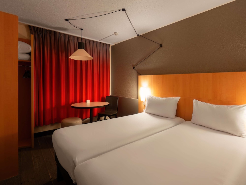 Hôtel ibis Cergy-Pontoise Le Port 10