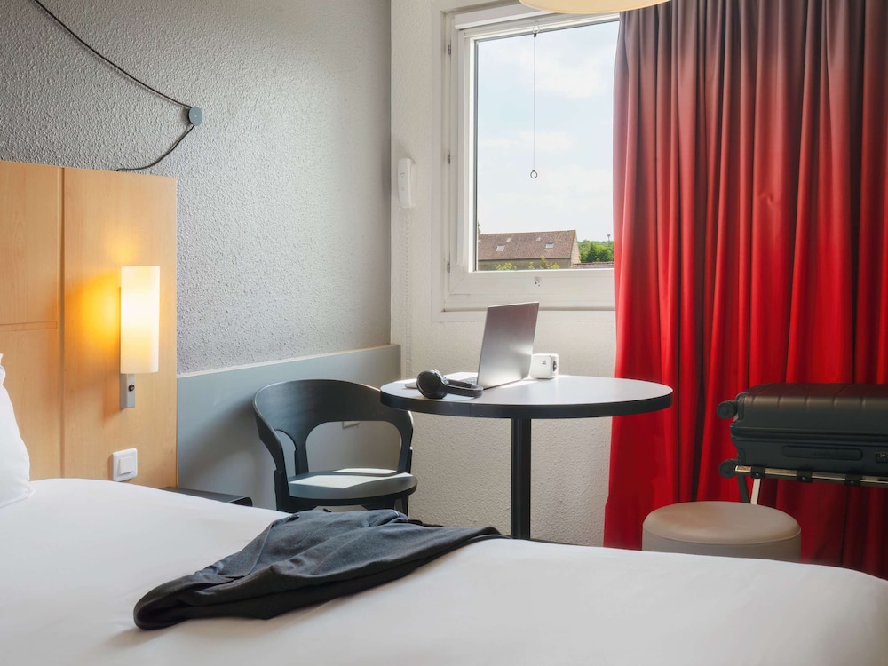 Hôtel ibis Cergy-Pontoise Le Port 11