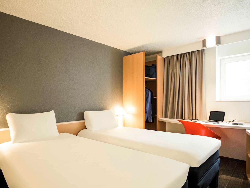 Hôtel ibis Orly Chevilly Tram 7 12