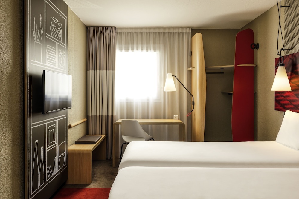 Hôtel ibis Massy 8