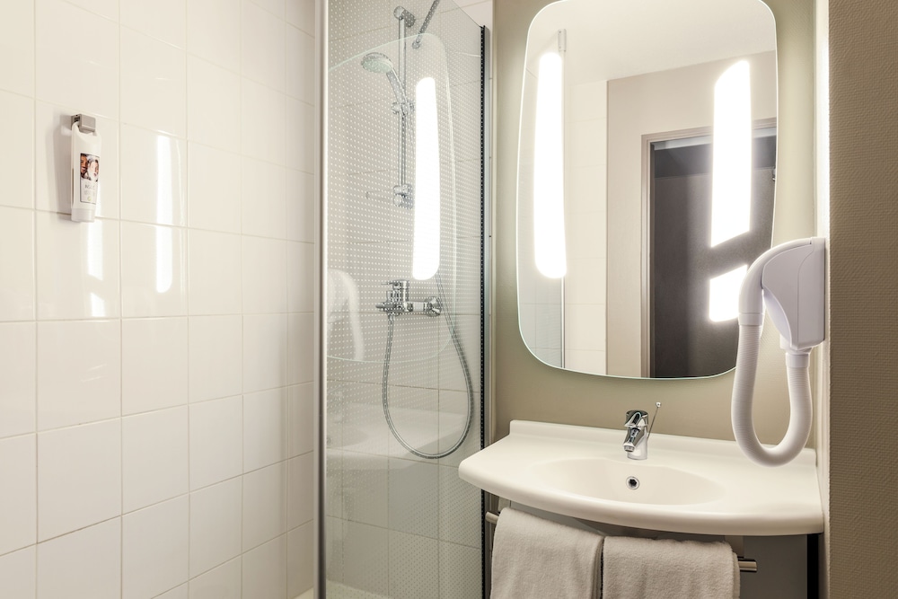 Hôtel ibis Massy 11