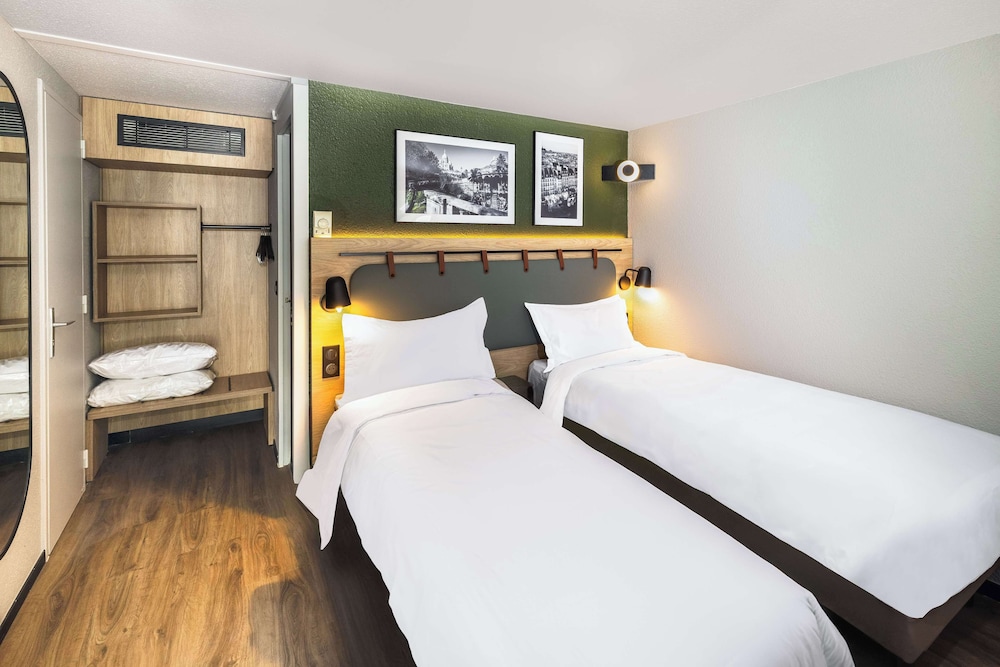 Hotel Campanile Meaux 11
